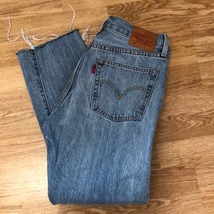 Levi’s 501 Straight leg distressed. Size 28